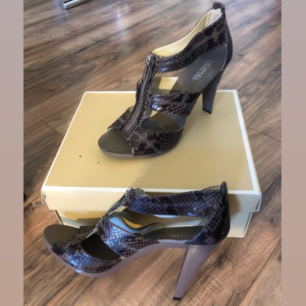 MICHAEL KORS heels w/ zipper